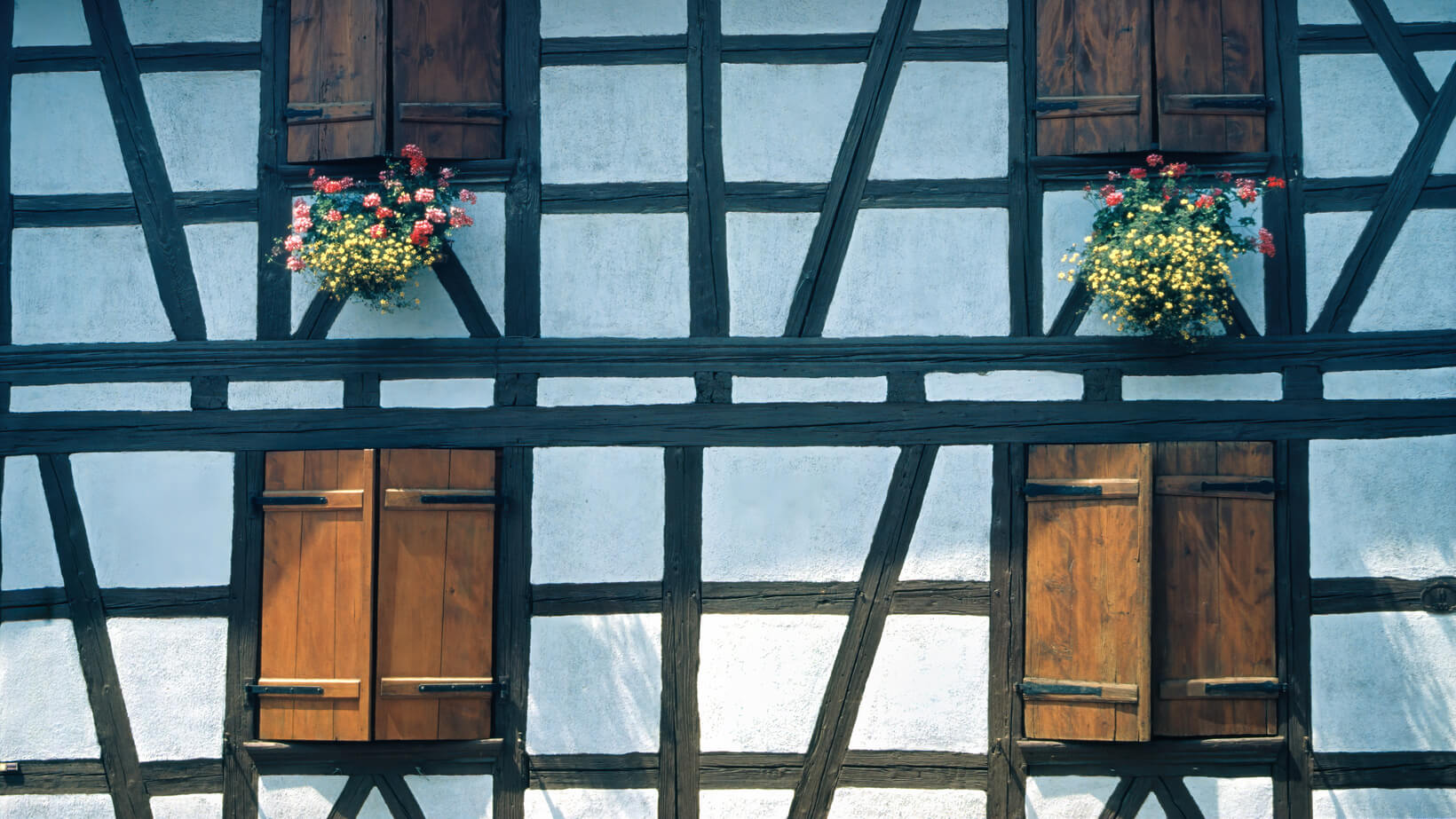 envato C clodio Fachwerkhaus Mauer edit 2025 03 07 13 26 11